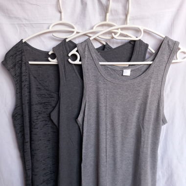 3er-Set graue Tanktops