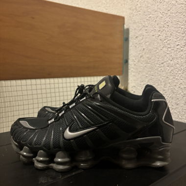 Nike Shox running shoes black