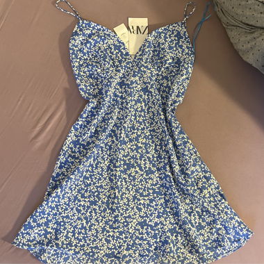 Zara Blumen-Kleid