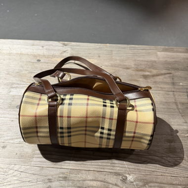 REPLICA DI UNA BORSA DI MARCA