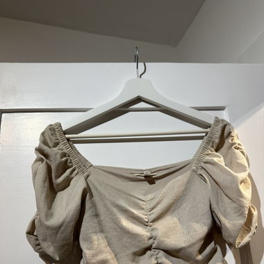 Rüschentop beige