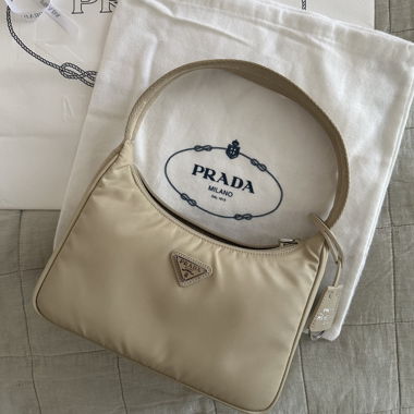 Prada Re-Edition 2000 Beige