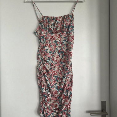 KLEID MIT RAFFUNG UNGETRAGEN GRÖSSE S