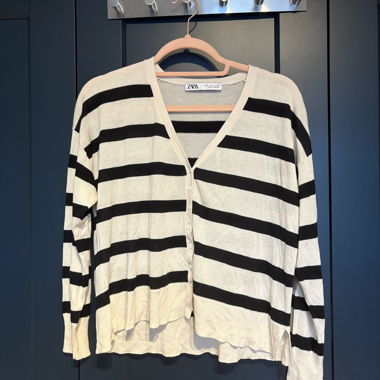 Gestrickter Cardigan mit Streifen