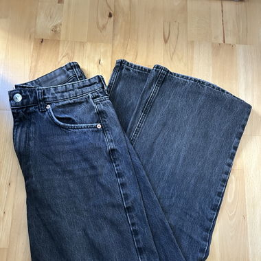 schwarze Jeans