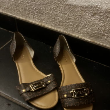 Guess Sandalen
