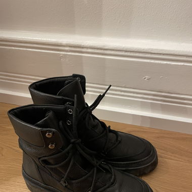 Black Winterboots