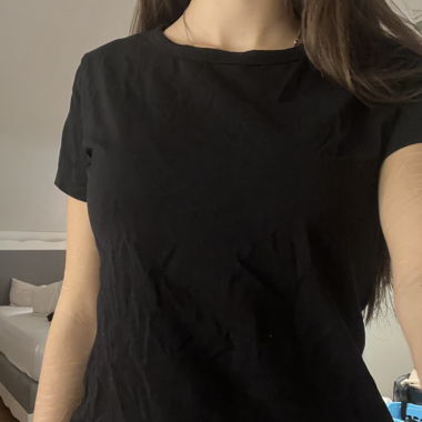T-shirt nero semplice