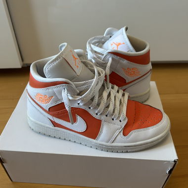 Nike Air Jordan 1 Mid SE
