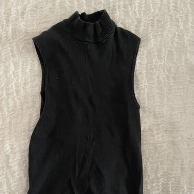 Brandy Melville Sleeveless Black Turtleneck 