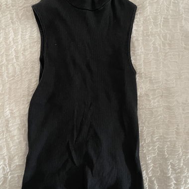 Brandy Melville Sleeveless Black Turtleneck 