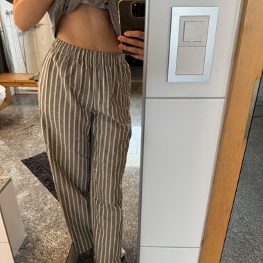 Nuovi pantaloni in tessuto a righe