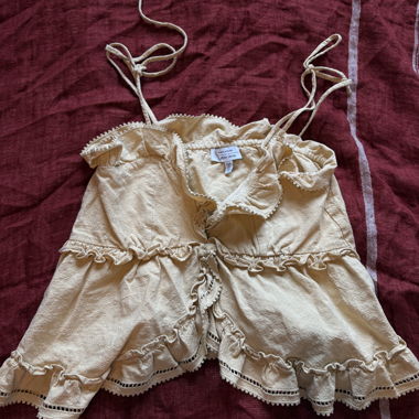 & Other Stories top cami beige con volant