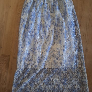 Damenrock blau gebluemt