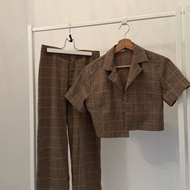 Kariertes Zweiteiler-Set mit Hemd und Hose