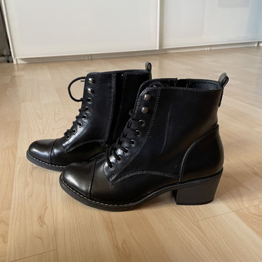 Bottes à lacets avec talon