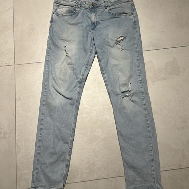 Jeans Bleu à petit trou
