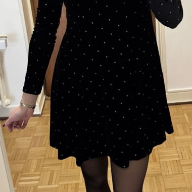 Robe à pois noirs
