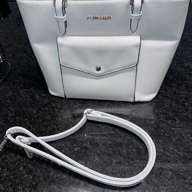 Borsa azzurra e tracolla