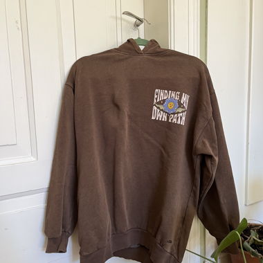Brauner Hoodie mit Rückenprint