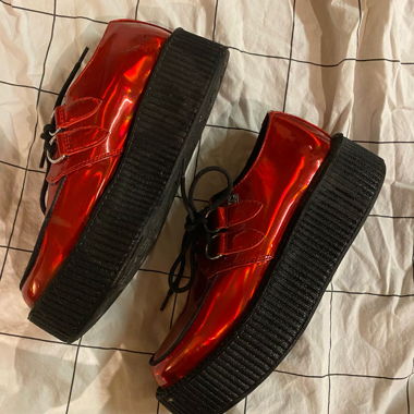Rote Plateau-Creeper-Schuhe