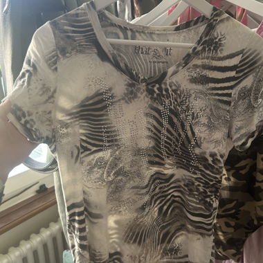 Maglietta Malt Salt con Animal Print Y2K