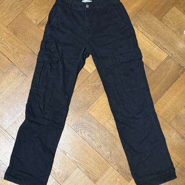 Schwarze Cargo-Hose