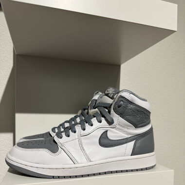 Jordan 1 Retro high OG Grau