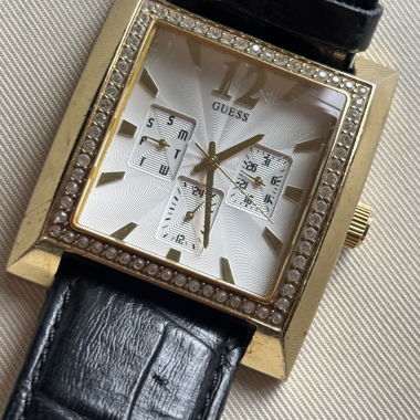 GUESS Ladies Wristwatch