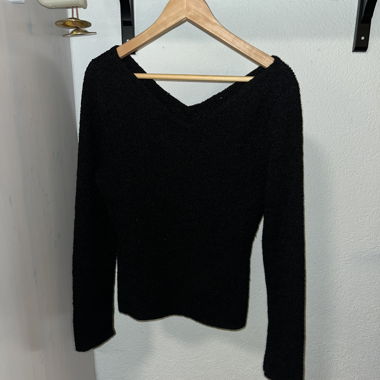 Maglione nero a V