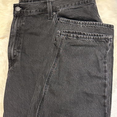 Jeans Mom Levi’s Plus aus den 80ern in Schwarz Stonewash
