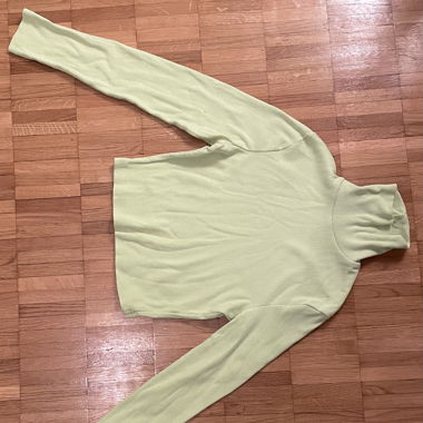 Flattering long sleeve crop top