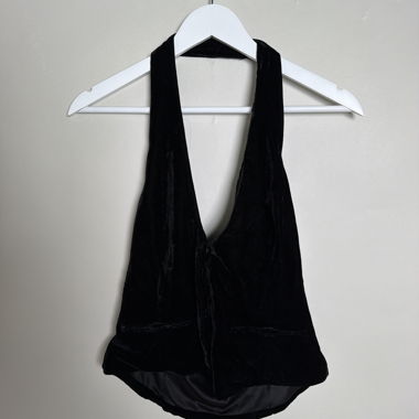 Schwarzer Neckholder-Top