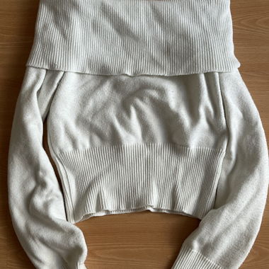 White off-shoulder cropped jumper 