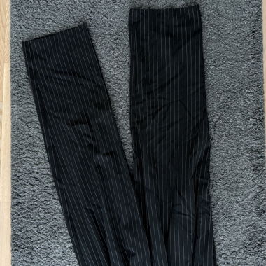 Schwarze Hose