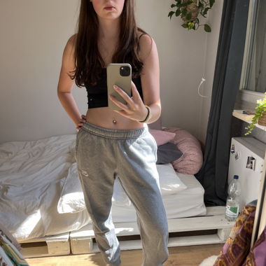 Graue Jogginghose