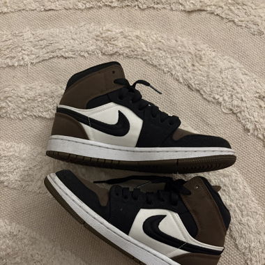 Air Jordan 1 Mid (dark mocha) 