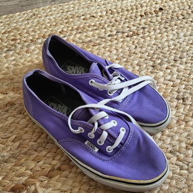 lila Vans