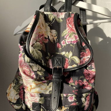 Rucksack mit Blumenmuster
