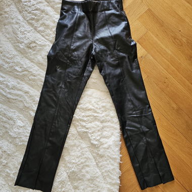 Pantaloni neri effetto pelle