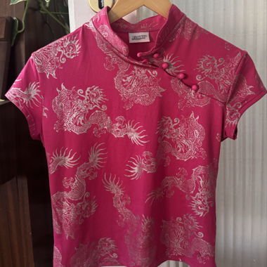 Pinkes Shirt mit Drachenprint
