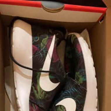 Nike à fleurs taille 42.5