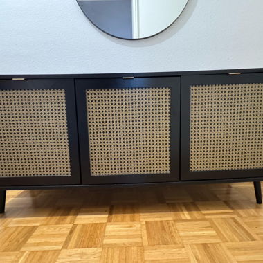 Credenza nera con effetto intrecciato