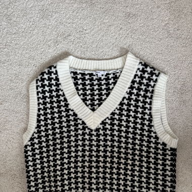 Sweat-shirt sans manches noir et blanc