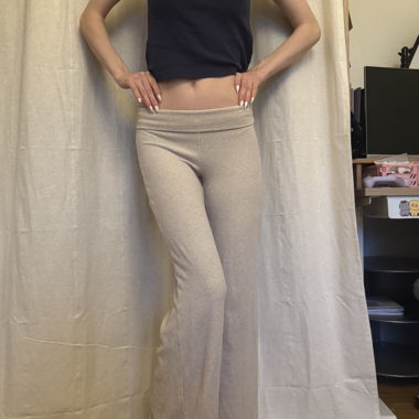 Pantaloni a zampa a coste beige