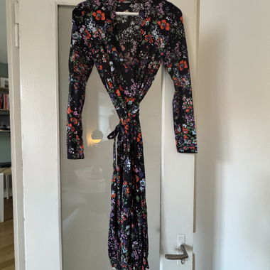 Robe kimono portefeuille florale Arket taille XS