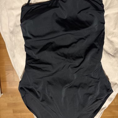 Maillot de bain noir avec nœud à l’arrière