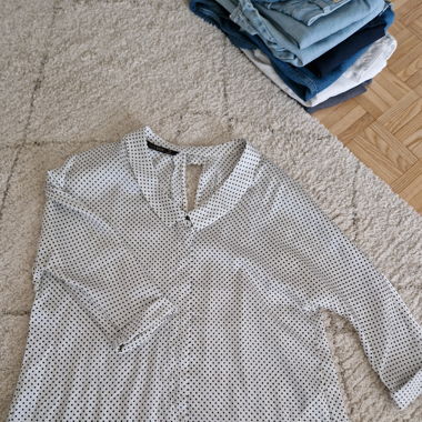 gepunktete Bluse