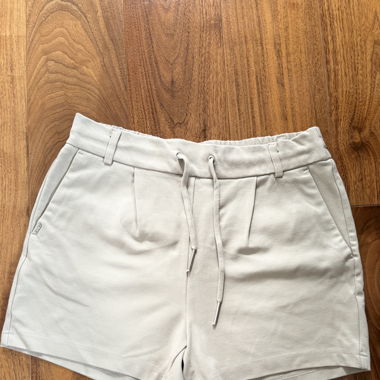 beige ONLY shorts
