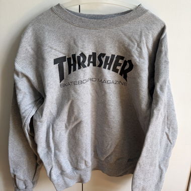 Grauer Thrasher Sweatshirt